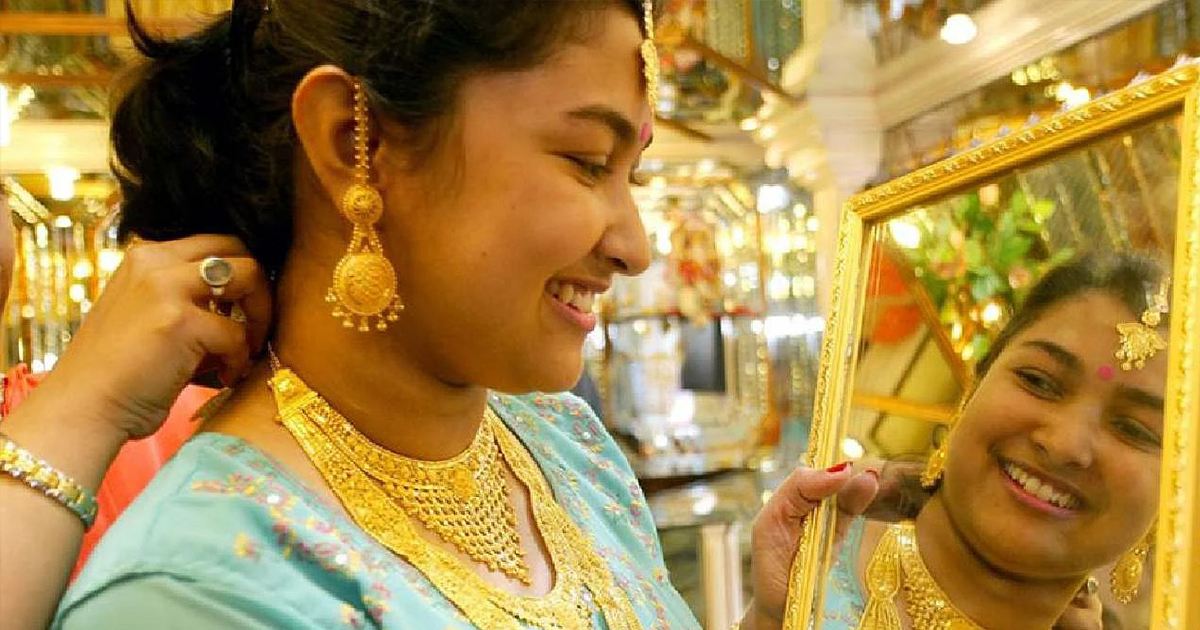 Gold, , Gold Price: সোনার দামে বড়সড় পতন, রেকর্ড দরের চেয়ে সস্তা ৫,৭৫০ টাকা